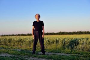 Ouvrir-fermer et monter- descendre : faire circuler le souffle dans le corps entier
